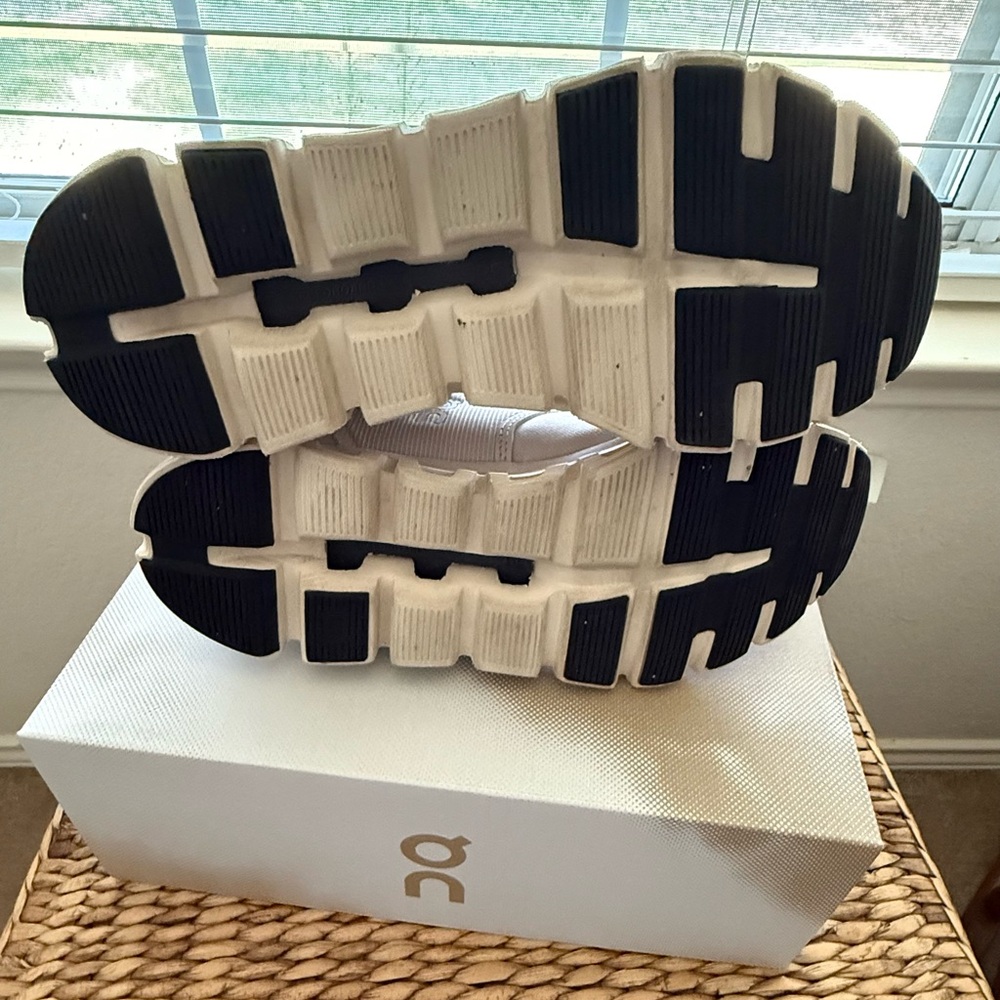 On Cloud 6 Waterproof (Pearl / Cream) - Picture 7 of 8